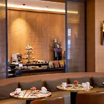 מלון Maison Fl 4*